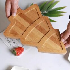 Блюдо Елочка керамическая на деревянной подставке в новогоднем дизайне