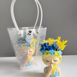 Кашпо Українка в національних кольорах