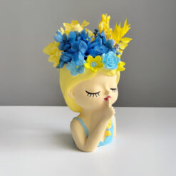 Кашпо Українка в національних кольорах