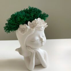 Кашпо Дівчина з віночком з смарагдовим стабілізованим мохом