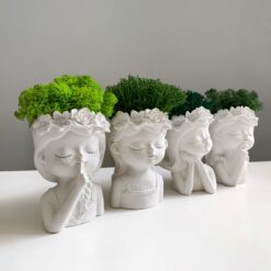 Кашпо зі стабілізованим мохом Дівчина з віночком