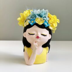 Кашпо дівчина українка з букетом 1 перше вересня