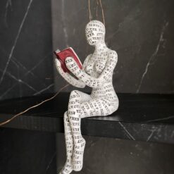 статуэтка тишина чтения, фигурка для интерьера, статуэтка с книгой, фигурка для рабочего стола, миниатюрная статуэтка книга, статуэтка декор для дома, фигурка для библиотеки декор, интерьерная фигурка подарок, статуэтка покой и уют, фигурка для книжной полки, статуэтка вдохновение чтения, миниатюрная фигурка книга, статуетка тиша читання, фігурка для інтер'єру, статуетка з книгою, фігурка для робочого столу, мініатюрна статуетка книга, статуетка декор для дому, фігурка для бібліотеки декор, інтер'єрна фігурка подарунок, статуетка спокій і затишок, фігурка для книжкової полиці, статуетка натхнення читання, мініатюрна фігурка книга