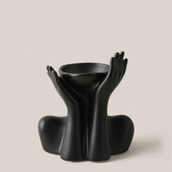 ваза объятия нежности черная, черная керамическая ваза, стильная ваза для декора, декоративная ваза скульптура, интерьерная ваза современного дизайна, минималистичная ваза для дома, коллекция ваз для интерьера, скульптурная ваза с обнимающими руками, элегантная ваза для интерьера, керамическая ваза для сухоцветов, оригинальный предмет декора, ваза для дома, декоративная ваза для стола, черная ваза минимализм, ваза для стильного интерьера, ваза обійми ніжності чорна, чорна керамічна ваза, стильна ваза для декору, декоративна ваза скульптура, інтер'єрна ваза сучасного дизайну, мінімалістична ваза для дому, колекція ваз для інтер'єру, скульптурна ваза з обіймаючими руками, елегантна ваза для інтер'єру, керамічна ваза для сухоцвітів, оригінальний предмет декору, ваза для дому, декоративна ваза для столу, чорна ваза мінімалізм, ваза для стильного інтер'єру