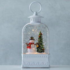 новогодний фонарик Снеговик, новогодний фонарик 25 см, декоративный фонарик на Новый год, праздничный фонарик для декора, новогодний интерьерный фонарик со снеговиком, новогодний фонарик для дома и улицы, новогодний фонарик с эффектом мерцающего света и снега, новогодний фонарик Снеговик 9152-007, новогодний декор фонарик, фонарик со снеговиком для украшения интерьера, новорічний ліхтар Сніговик, новорічний ліхтар 25 см, декоративний ліхтар на Новий рік, святковий ліхтар для декору, новорічний інтер'єрний ліхтар зі сніговиком, новорічний ліхтар для дому та вулиці, новорічний ліхтар із ефектом мерехтливого світла та снігу, новорічний ліхтар Сніговик 9152-007, новорічний декор ліхтар, ліхтар зі сніговиком для прикрашання інтер'єру