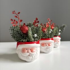 кашпо Дед Мороз с нобилисом 13х9, новогоднее кашпо керамическое, декор новогодний Дед Мороз, праздничное украшение с нобилисом, кашпо Дед Мороз керамика 7х9, мини композиция для Нового года, новогоднее кашпо с ветками, керамическое кашпо с декором, кашпо Дед Мороз праздничное, декор для новогоднего стола, подарок новогодний с нобилисом, кашпо с ветками и игрушками, кашпо Дід Мороз з нобілісом 13х9, новорічне кашпо керамічне, декор новорічний Дід Мороз, святкова прикраса з нобілісом, кашпо Дід Мороз кераміка 7х9, міні композиція на Новий рік, новорічне кашпо з гілками, керамічне кашпо з декором, кашпо Дід Мороз святкове, декор для новорічного столу, подарунок новорічний з нобілісом, кашпо з гілками та іграшками
