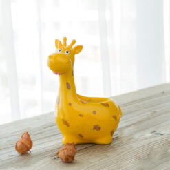 кашпо жираф желтый 10х7х15 см, декоративное кашпо жираф для интерьера, кашпо для суккулентов оригинальный дизайн, кашпо для растений полистоун жираф, декоративная емкость в форме жирафа, кашпо жираф для детской комнаты, оригинальное кашпо для рабочего стола, маленькое кашпо для растений жираф, кашпо в форме животного жираф, кашпо жираф для декора интерьера, кашпо жираф жовтий 10х7х15 см, декоративне кашпо жираф для інтер’єру, кашпо для сукулентів оригінальний дизайн, кашпо для рослин полістоун жираф, декоративна ємність у формі жирафа, кашпо жираф для дитячої кімнати, оригінальне кашпо для робочого столу, маленьке кашпо для рослин жираф, кашпо у формі тварини жираф, кашпо жираф для декору інтер’єру