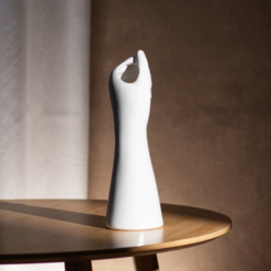 керамическая ваза hand, ваза в форме руки, стильная ваза для интерьера, оригинальная ваза из керамики, декоративная ваза для офиса, ваза 23 см 9195-023, керамическая ваза для цветов, современная ваза из керамики, компактная ваза для декора, декоративная ваза для фотостудии, элегантная керамическая ваза, ваза белая минимализм, керамічна ваза hand, ваза у формі руки, стильна ваза для інтер'єру, оригінальна ваза з кераміки, декоративна ваза для офісу, ваза 23 см 9195-023, керамічна ваза для квітів, сучасна ваза з кераміки, компактна ваза для декору, декоративна ваза для фотостудії, елегантна керамічна ваза, ваза біла мінімалізм