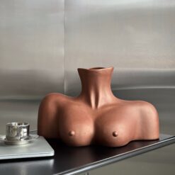ваза женская грудь Монро шоколадная, ваза Монро шоколадный цвет, керамическая ваза грудь шоколадная, ваза женская форма Монро шоколадная, декоративная ваза Монро шоколадная, арт-ваза в форме груди Монро, стильная ваза Монро шоколадный оттенок, оригинальная ваза грудь Монро шоколадная, дизайнерская ваза Монро шоколадная, интерьерная ваза Монро шоколадная, подарочная ваза Монро грудь шоколадная, современная ваза Монро шоколадная, ваза жіночі груди Монро шоколадна, ваза Монро шоколадний колір, керамічна ваза жіночі груди шоколадна, ваза жіноча форма Монро шоколадна, декоративна ваза Монро шоколадна, арт-ваза у формі жіночих грудей Монро, стильна ваза Монро шоколадний відтінок, оригінальна ваза жіночі груди Монро шоколадна, дизайнерська ваза Монро шоколадна, інтер'єрна ваза Монро шоколадна, подарункова ваза Монро жіночі груди шоколадна, сучасна ваза Монро шоколадна