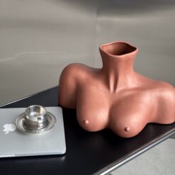 ваза женская грудь Монро шоколадная, ваза Монро шоколадный цвет, керамическая ваза грудь шоколадная, ваза женская форма Монро шоколадная, декоративная ваза Монро шоколадная, арт-ваза в форме груди Монро, стильная ваза Монро шоколадный оттенок, оригинальная ваза грудь Монро шоколадная, дизайнерская ваза Монро шоколадная, интерьерная ваза Монро шоколадная, подарочная ваза Монро грудь шоколадная, современная ваза Монро шоколадная, ваза жіночі груди Монро шоколадна, ваза Монро шоколадний колір, керамічна ваза жіночі груди шоколадна, ваза жіноча форма Монро шоколадна, декоративна ваза Монро шоколадна, арт-ваза у формі жіночих грудей Монро, стильна ваза Монро шоколадний відтінок, оригінальна ваза жіночі груди Монро шоколадна, дизайнерська ваза Монро шоколадна, інтер'єрна ваза Монро шоколадна, подарункова ваза Монро жіночі груди шоколадна, сучасна ваза Монро шоколадна
