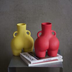ваза Лола жёлтая матовая 25х18 см, керамическая ваза женская фигура 25 см, стильная ваза женская форма 25 см, декоративная ваза женская попа 25х18 см, арт-ваза женская керамика 25х18 см, интерьерная ваза женская матовая 25 см, дизайнерская ваза женские формы 25 см, подарочная ваза женская Лола 25х18 см, оригинальная ваза женская скульптура 25 см, современная ваза женский силуэт 25х18 см, настольная ваза женское тело 25 см, художественная ваза женская матовая 25х18 см, ваза Лола жовта матова 25х18 см, керамічна ваза жіноча фігура 25 см, стильна ваза жіноча форма 25 см, декоративна ваза жіноча попа 25х18 см, арт-ваза жіноча кераміка 25х18 см, інтер'єрна ваза жіноча матова 25 см, дизайнерська ваза жіночі форми 25 см, подарункова ваза жіноча Лола 25х18 см, оригінальна ваза жіноча скульптура 25 см, сучасна ваза жіночий силует 25х18 см, настільна ваза жіноче тіло 25 см, художня ваза жіноча матова 25х18 см