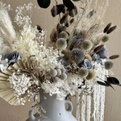 Букет із сухоцвітів та стабілізованих квітів