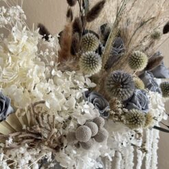 Букет із сухоцвітів та стабілізованих квітів