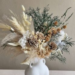Букет із сухоцвітів та стабілізованих квітів