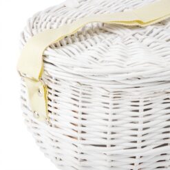 білий кошик із лози для пікніка на двох