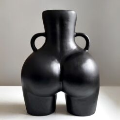 ваза керамічна у вигляді жіночої попи