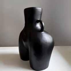 ваза керамічна у вигляді жіночої попи